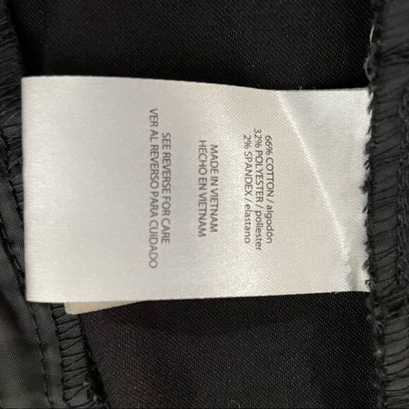 Isaac Mizrahi black shorts - size 14 - two front pockets, two back welt pockets - Picture 3 of 5